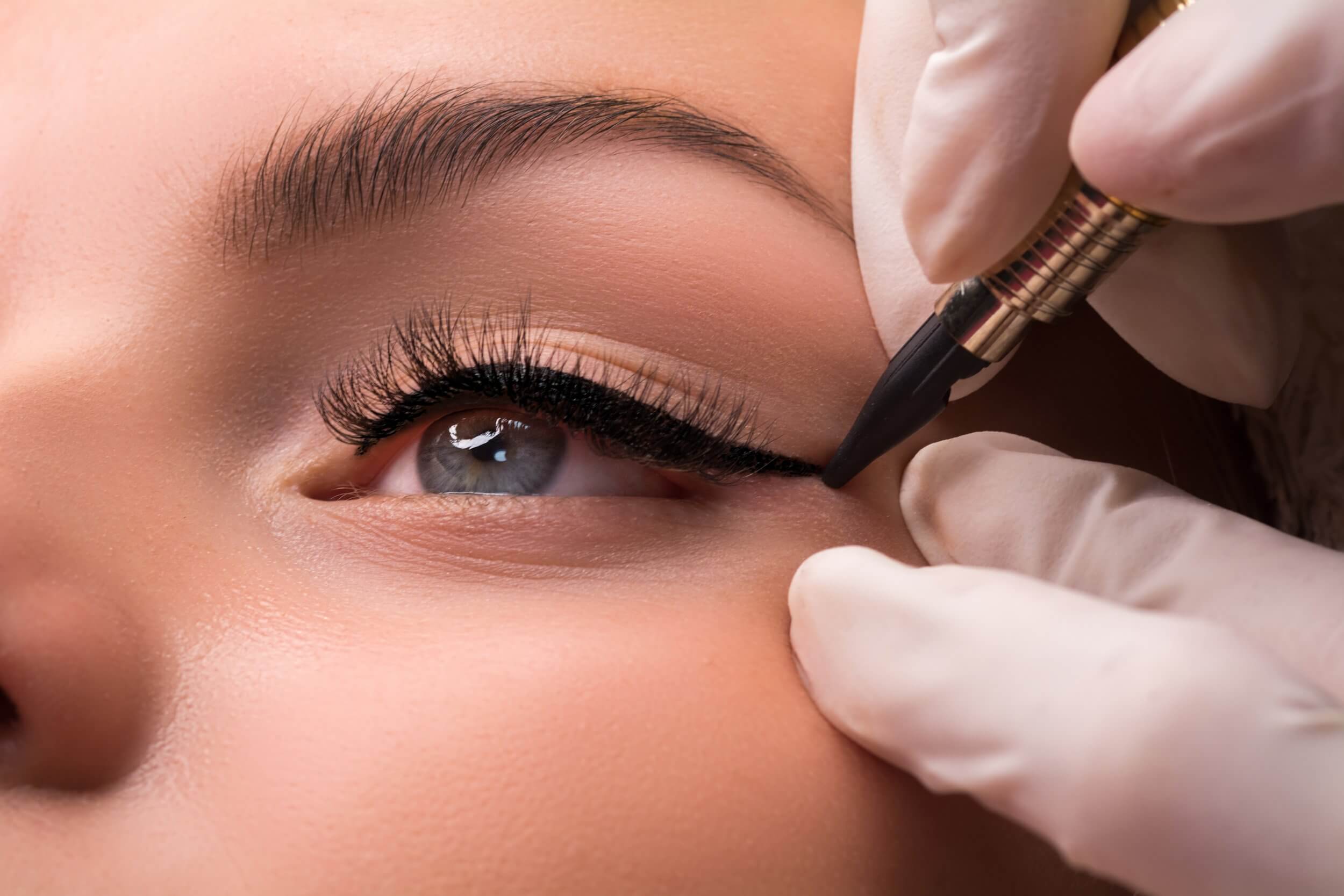 Permanent Eyeliner process salon Toujours Belle in Montreal
